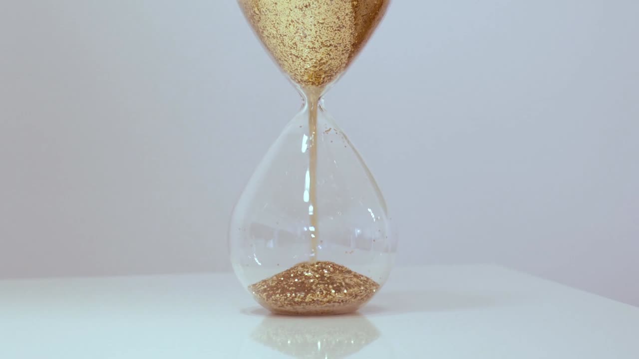 Sablier, symbole du temps qui passe et du vieillissement cellulaire